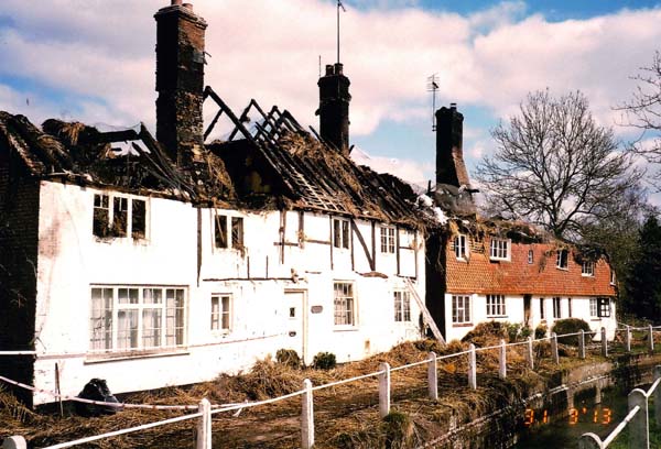 The 17th century hall house, Hockley Cottage,   from Washer's Triangle.