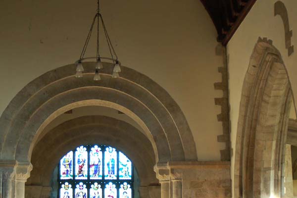 Norman arches in the centre aisle. Construction began in 1079, probably under the supervision of Bishop Wakelin