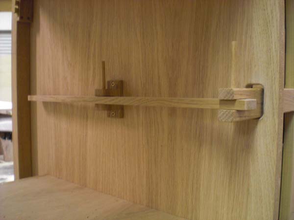 Drawer-locking snakehead mechanism