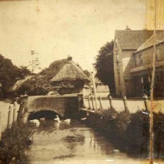 Looking west down the High Street in 1909.