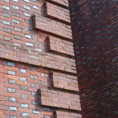 The corner brickwork and Flemish Bond construction.