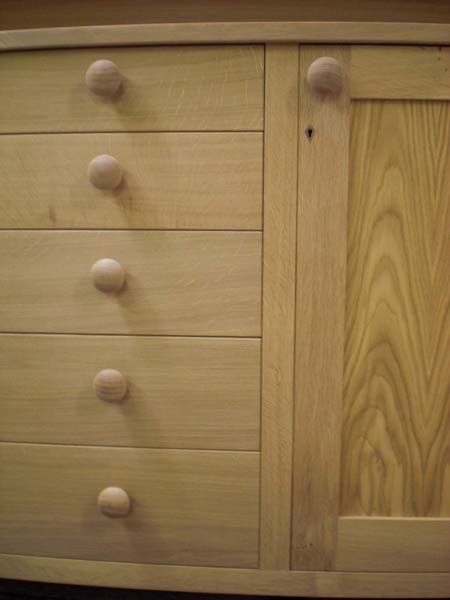 Knobs and worktop installed