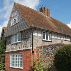 The Tudor House from Workhouse Lane, showing the Tudor structure created in the 1580s