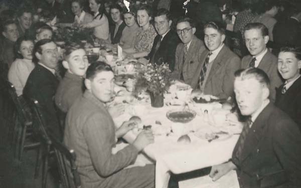 Dinner in the Institute, early '50s Dinner in the Institute, early '50s