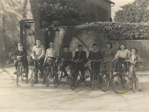 East Meon Youth Club, late '40s or early '50s East Meon Youth Club Outing to Seaside, late '40s or early '50s