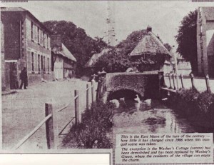 Photo of the Hight Street in 1906, showing Washer's Cottage which has subsequently been demolished.