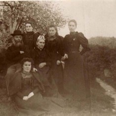 Katie, Lizzie, Evie in back row, William and Mary seated, with Ethel in front