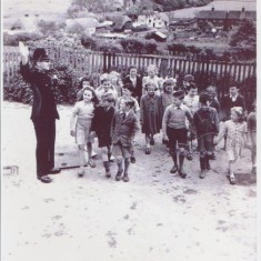 P.C.Thorne coaching schoolchildren in road-crossing drill. Identified children are, left to right, at back, Margaret Richards, n.k., n.k., Kathleen Matthews, Susan Lanham, Derek Bursh, n.k., n.k., Alan Blackman, Olivia Woodfield, front row, Peggy Whitear, Judith Stokes, Peter Dene, Judith Stokes, Peter Dean, Leslie Blackman, John Hatchett, Barry Cole, Hazel Goddard.