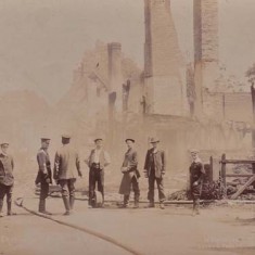 Aftermath of 1910 fire The aftermath of the 1910 fire which destroyed the western end of the High Street.