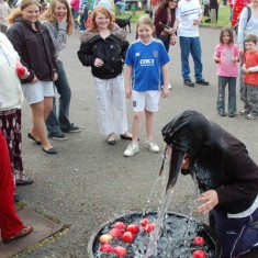 Apple bobbing part 2