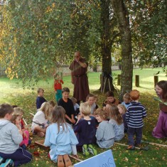 Saxon farmers preparing to eat.