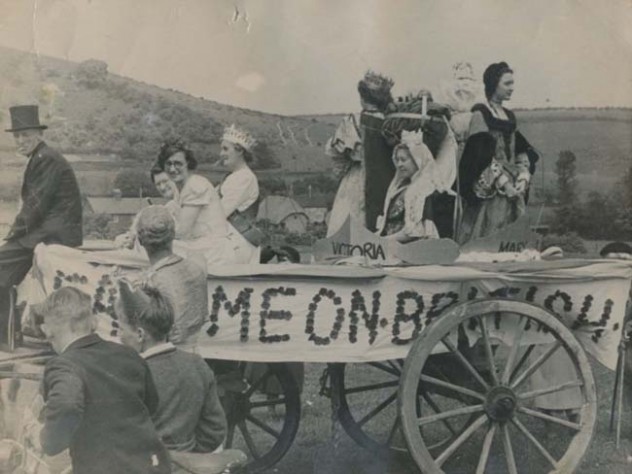 Driver, Arthur Munday.Left to right, Nellie Whitear, Ivy Cook, Mary Crockford, Marian Lambert, Ethel Lambert, Margaret Butler