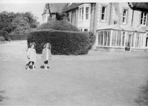 Rev Saunders' daughters, Ruth and Mary, August 19411 
