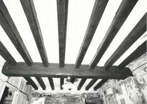 Ceiling beams of ground floor, room to east.