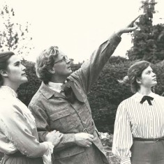 Cast of 'Enemy of the People', Court House Players, in Court House garden, 1983. Isobel Ballantyne-Dykes, Alastair Langlands, Jessica Cecil. 