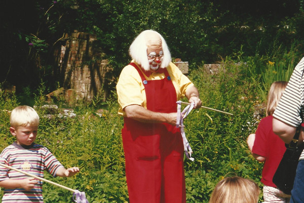 Clown entertains children