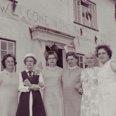 Girls reunion Reunion, in 1971. L to R, Nellie Goddard, May Barratt, Dolly Wilson, Millie Atteberry, Lily Nicholson, Rose Mauback.