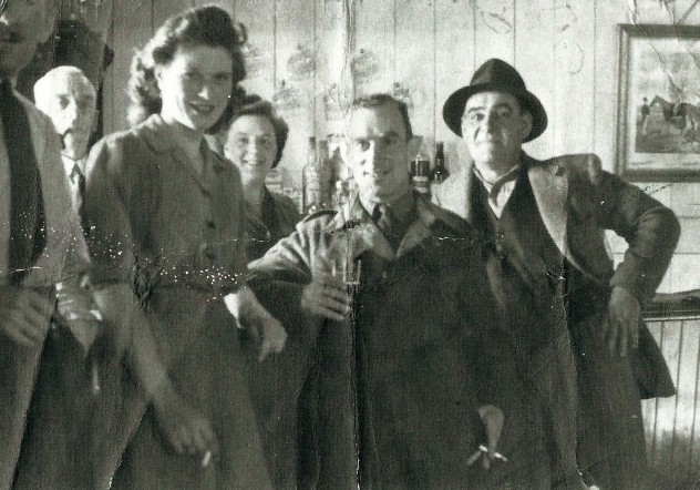 Group with glasses and cigarettes