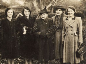 Nellie, Rose, Ellen (Mother), Maude & Lilly Christmas