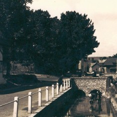 High Street looking west, dated 1909.