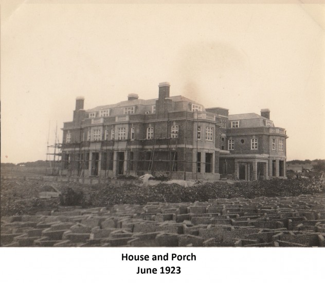 Estate buildings, 1924