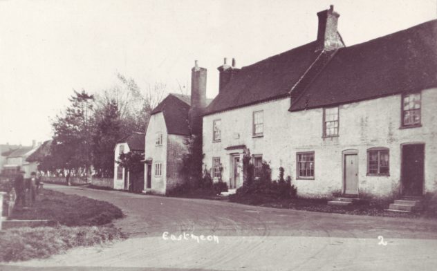 Closest, right, Middle Barnards, then with two doorways. Then, Middle Barnards, where District Nurse Micklam lived at start of 20th century. Beyond , Bell Cottages. Post crd early 20th century.