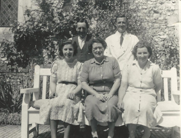  Fred Crockford (white coat), Marlene Kille, Jessie Crockford, Marion Lambert