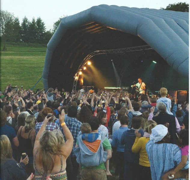 Rock star Frank turner performs at Meonfest 2017