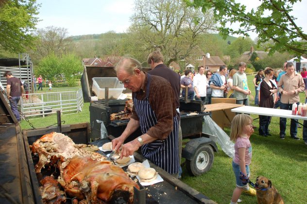 Frank_Moffatt_at+hog_roast