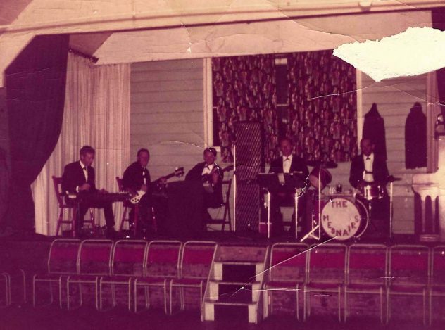 Meonaires on stage