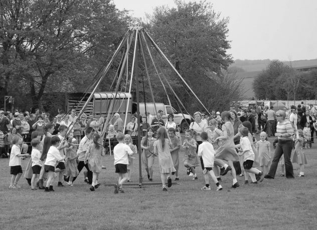 Maypole black and white